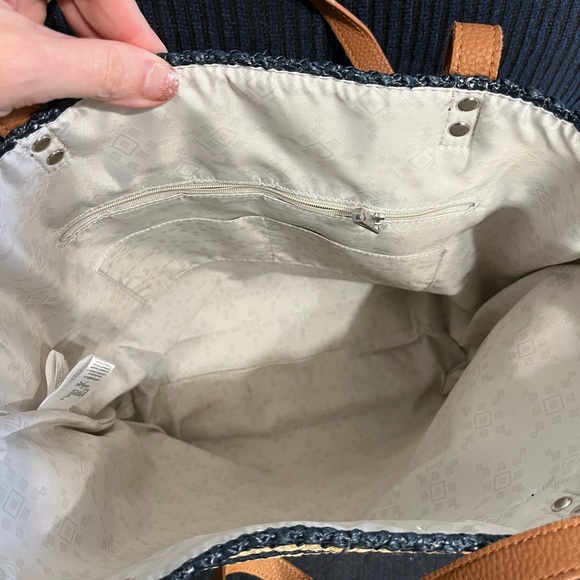 31 Around Town Tote NWOT - Picture 3 of 6